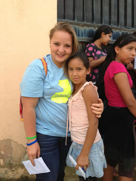 Passport Health Featured Traveler: Mikayla with the kids of Neuvo Reto