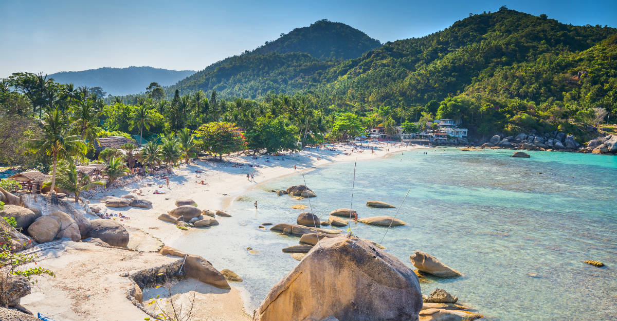 Koh Sumai avoids the monsoons with the benefit of less tourists.