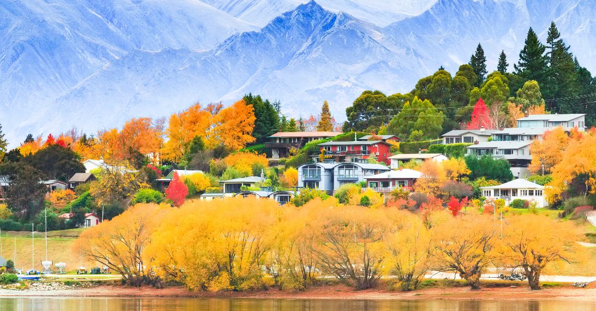 Wanaka is located at the foot of the scenic Alps.